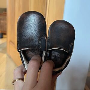 Baby free bird shoes; size 1. Brown